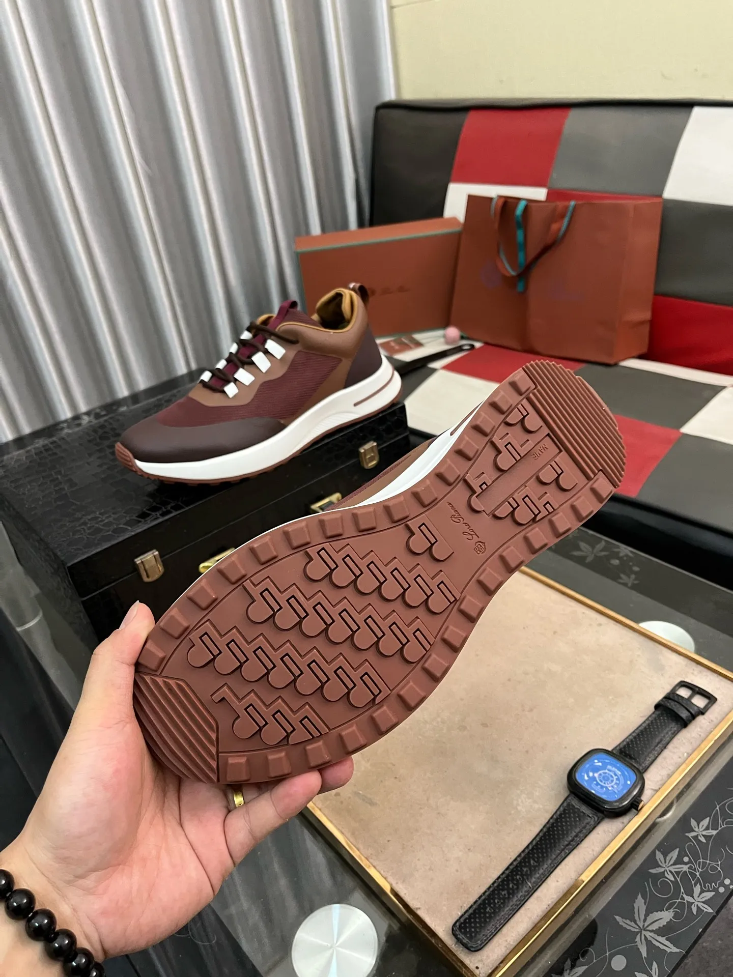 Men's men's shoes💰560⌚️⌚️LoroPiana/Noyo Piana WeekendWalk men's new thick-soled sports shoes, LP lace-up casual shoes that are as comfortable as clouds! The upper is made of cowhide leather, highlighting the sporty style. The lightweight sole adds a touch of modernity to the shoe. Counter original box packaging with dust bag!  Size: 38-449️⃣Colors available